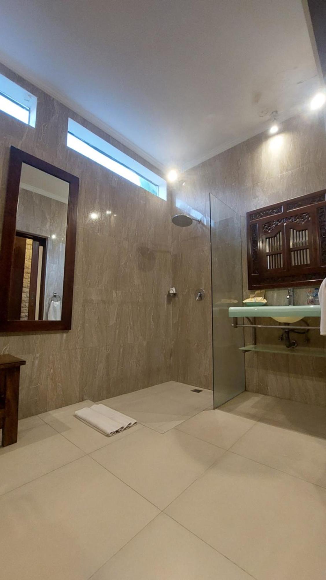 Villa Heliconia Seminyak Pokój zdjęcie